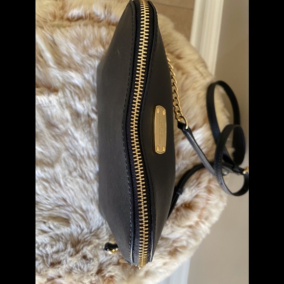 Michael Kors Purse with Gold Chain & Leather Strap - Picture 4 of 5